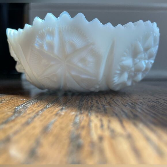 Vintage Viking Glass Milk Glass 5” Round Serving Candy Trinket Dish - Picture 3 of 6